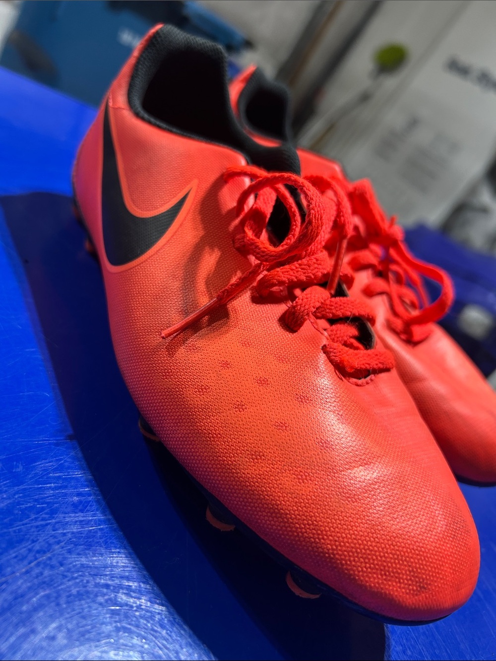 Nike Kids Red Soccer Cleats with Black Swoosh, size 6Y